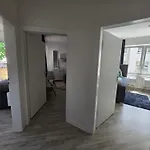 In With Balcony Apartman *