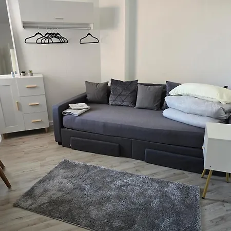 In With Balcony Apartman *